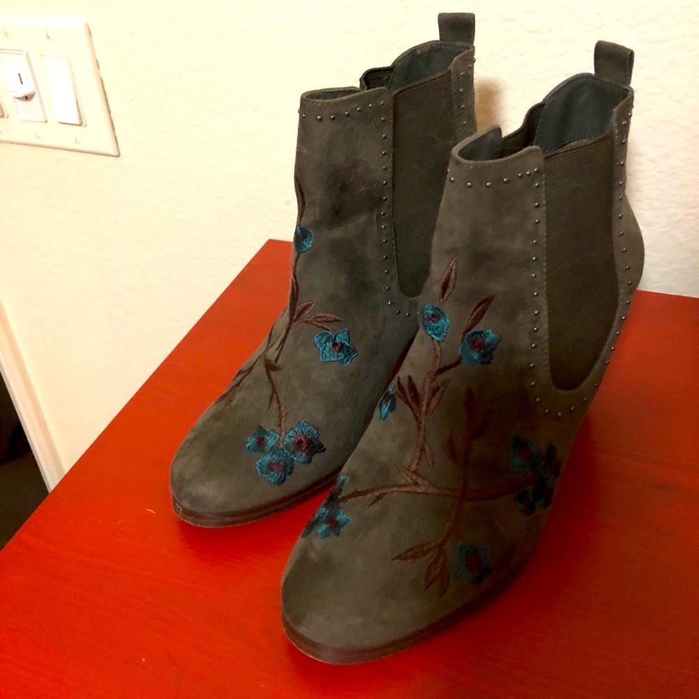 Khakhi green Suede bootie